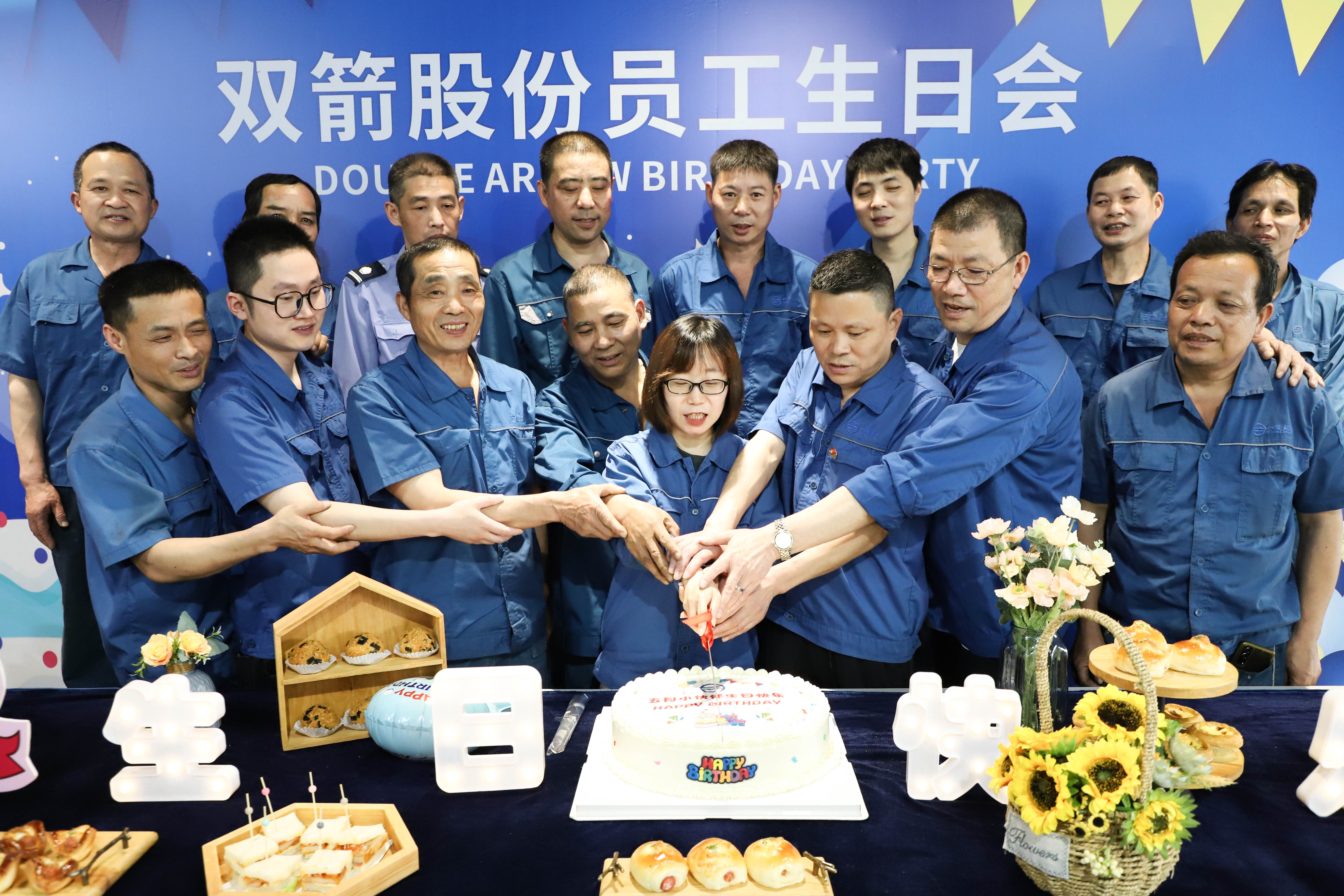 五月，燦爛的笑容定格在畫面